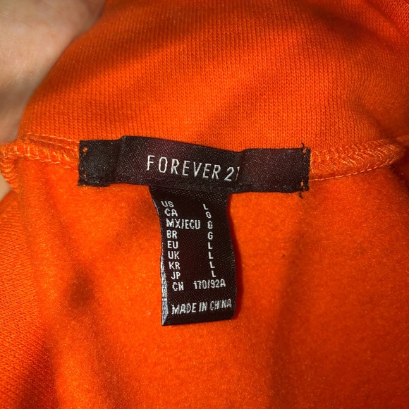 Cropped long sleeve. - Picture 3 of 3